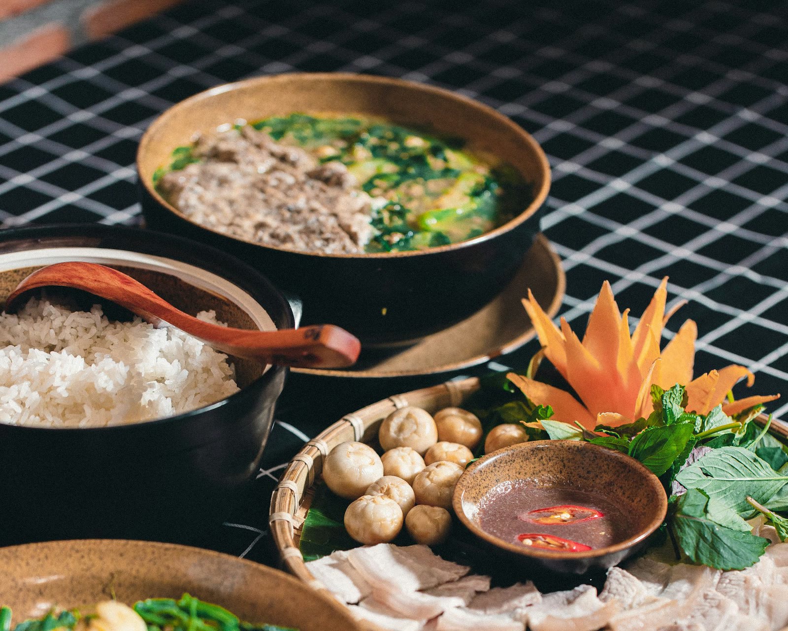 Bữa cơm nhà Việt Nam