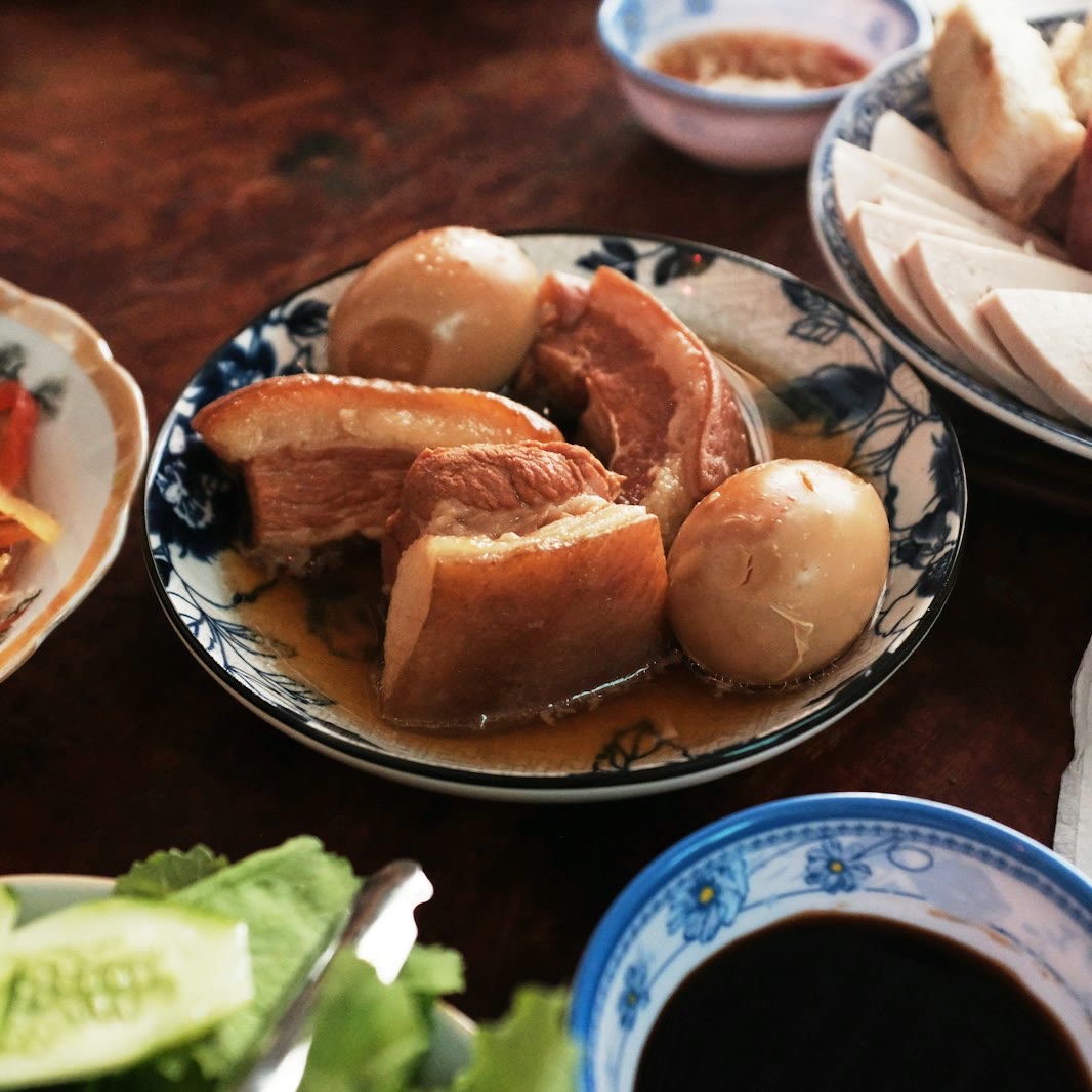 Thịt kho trứng trong mâm cơm Tết